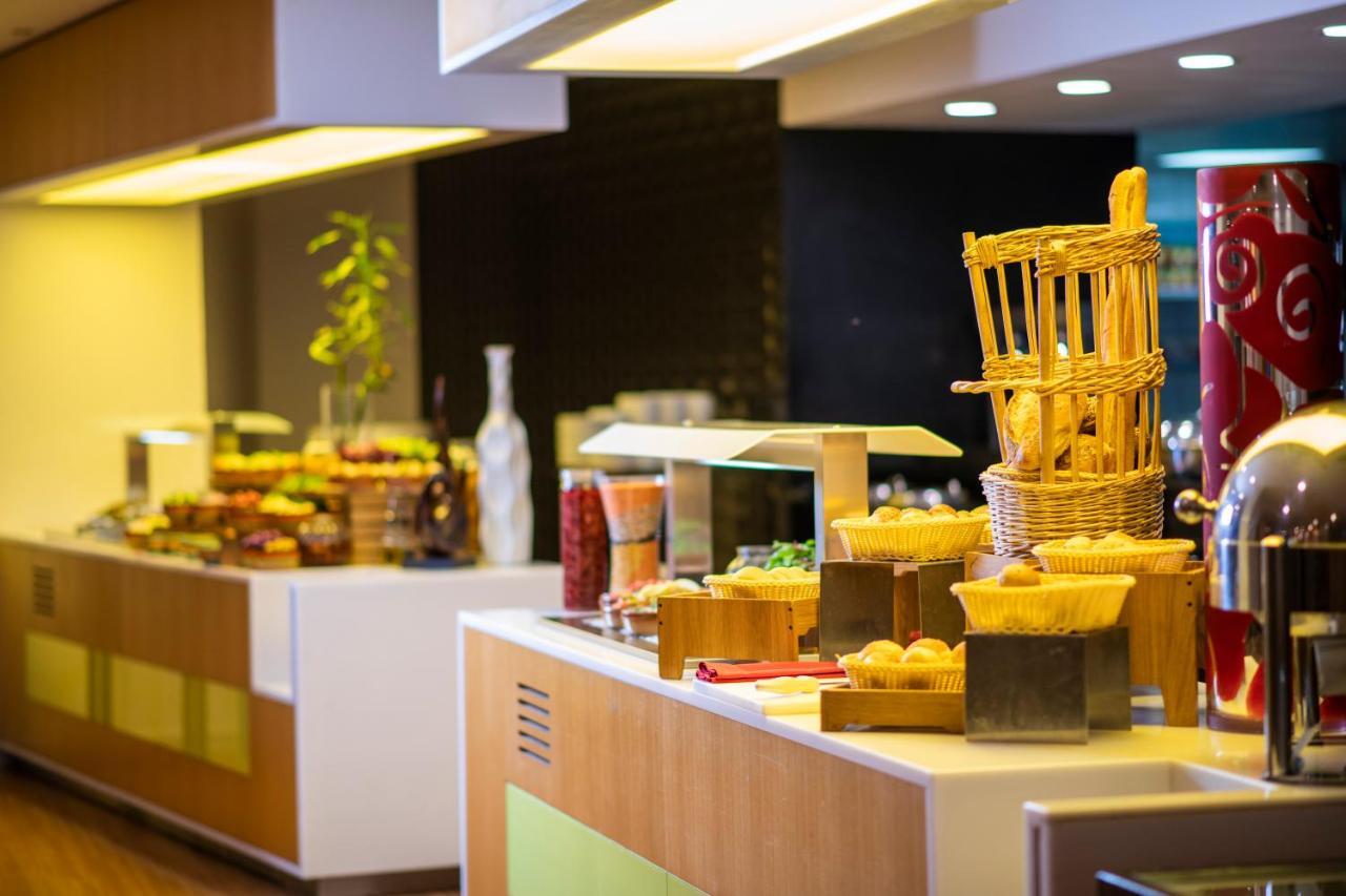 Holiday Inn Muscat Alseeb By Ihg Bagian luar foto